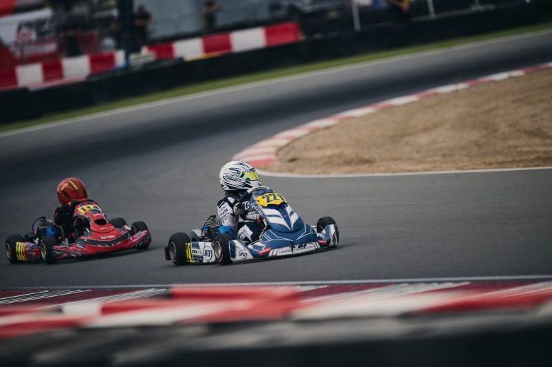 Reid Eck #221 racing wheel to wheel at Round 9